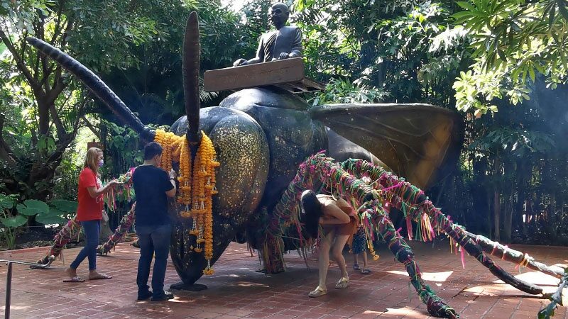 พญาต่อยักษ์ วัดดังเมืองสุพรรณ